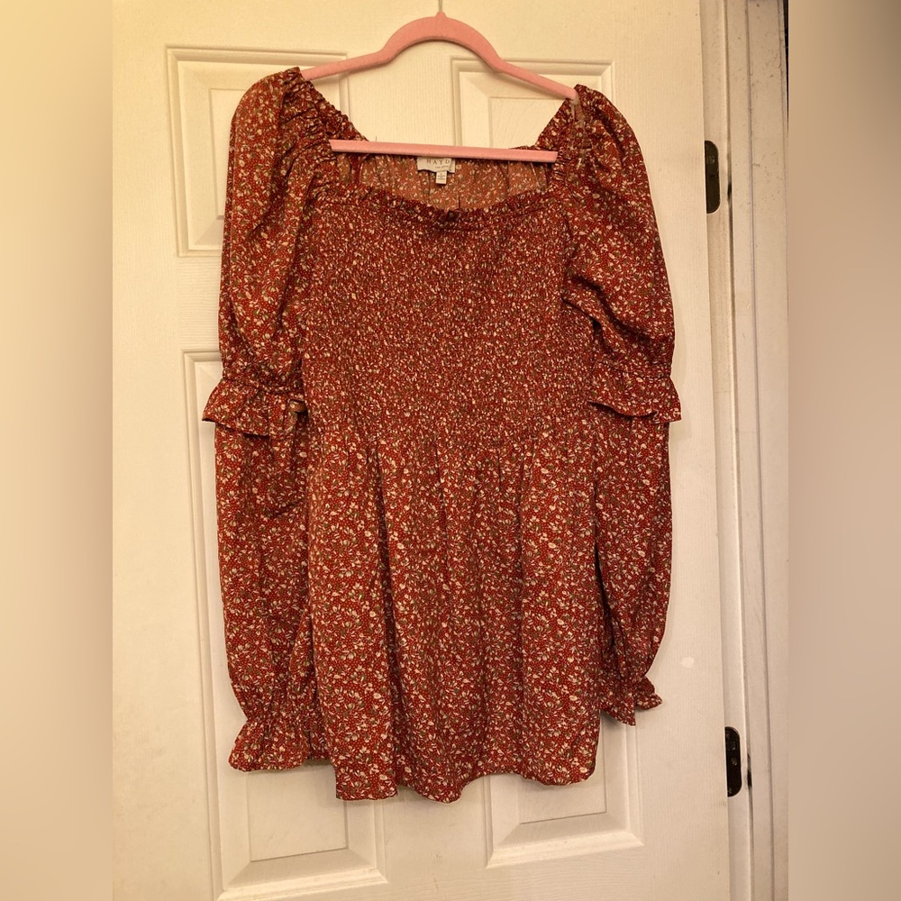 Hayden brand, size large, Floral Women's Top, flowy cute and comfy